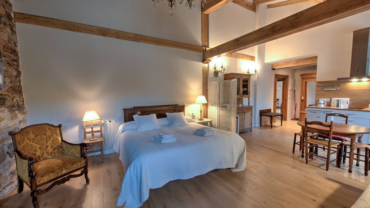 Olaskoegia House | Country House 'Ibarrolabekoa' with Mountain View, Private Garden and Wi-Fi