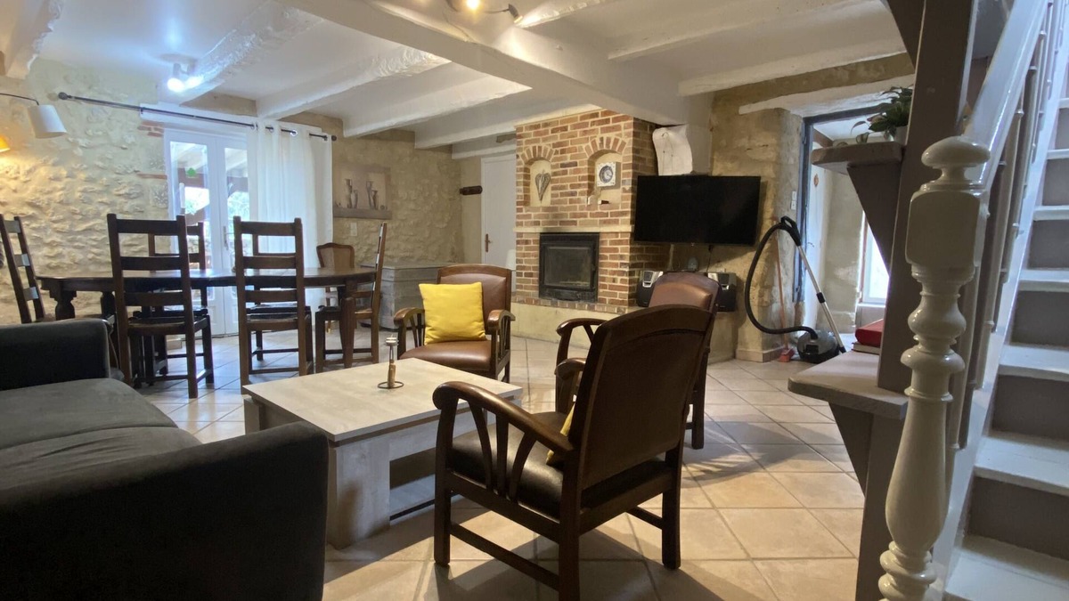 Bourdeilles House | Country house in a small hamlet surrounded by nature