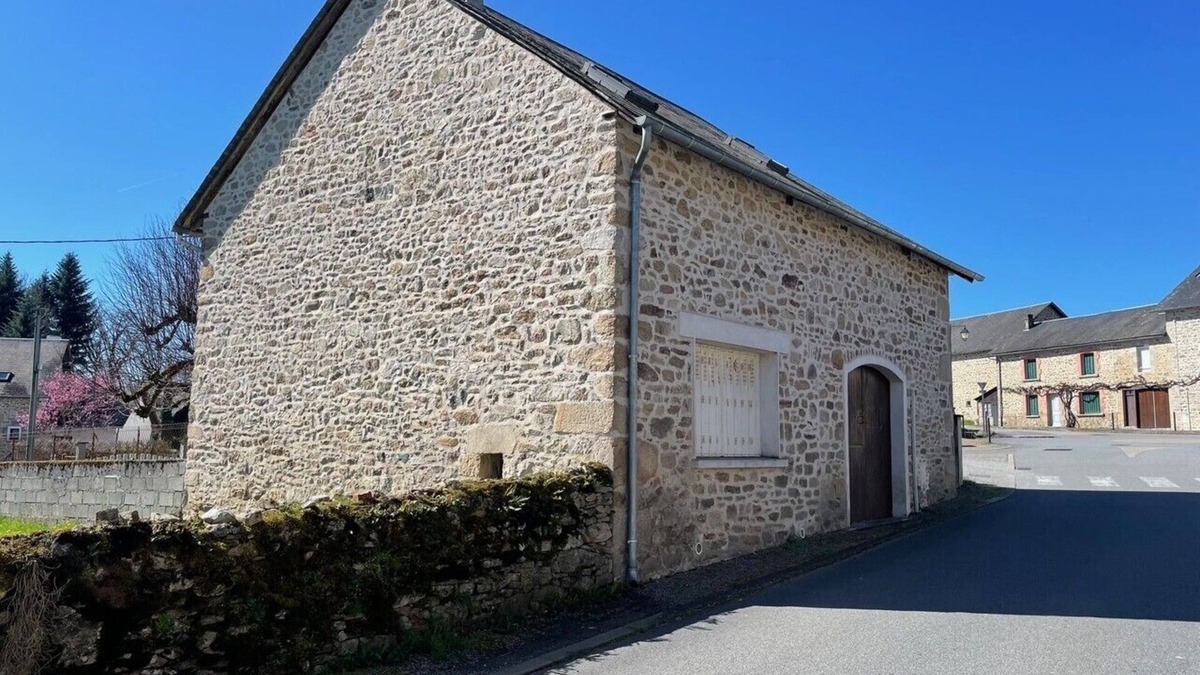 Peyrissac House | Country house in Corrèze 2 Bedrooms with GARDEN furnished Vintage