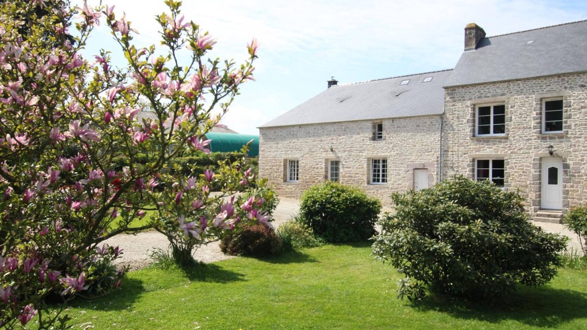 Couville Cottage | Country house in Couville, near Cherbourg, with WiFi and parking