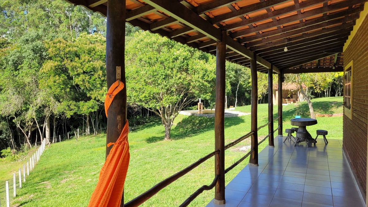 Extrema Cottage | Country house in Extrema with natural water pool, we accept pets