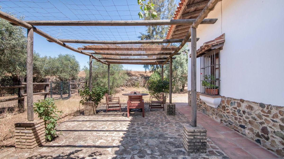 El Campillo House | Country House 'Jara' with Mountain View, Shared Pool and Shared Garden