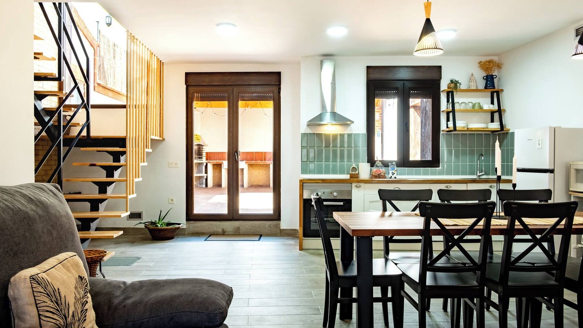 Alaejos House | Country House 'La Carbonera 1' with Private Terrace, Wi-Fi and Air Conditioning