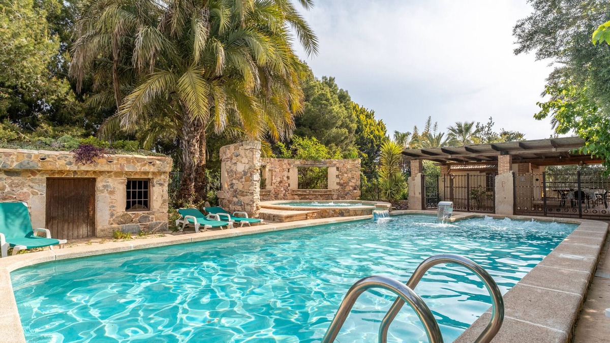 Catral House | Country House 'La Carrasca - Limón' with Shared Pool, Wi-Fi and Air Conditioning