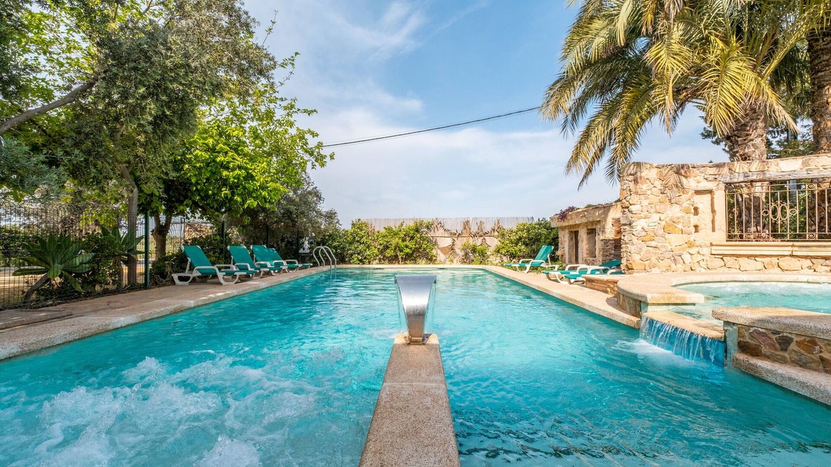 Catral House | Country House 'La Carrasca - Naranja' with Shared Pool, Wi-Fi and Air Conditioning