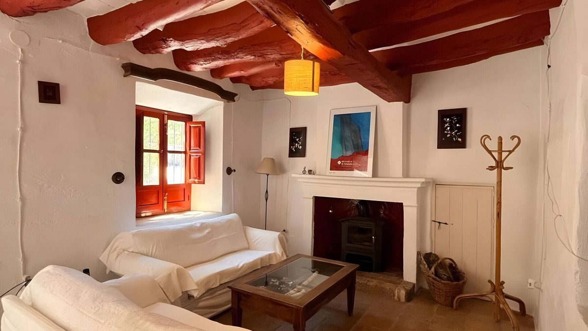 Otura House | Country House 'La Casa Del Colono' with Mountain View, Shared Pool and Wi-Fi