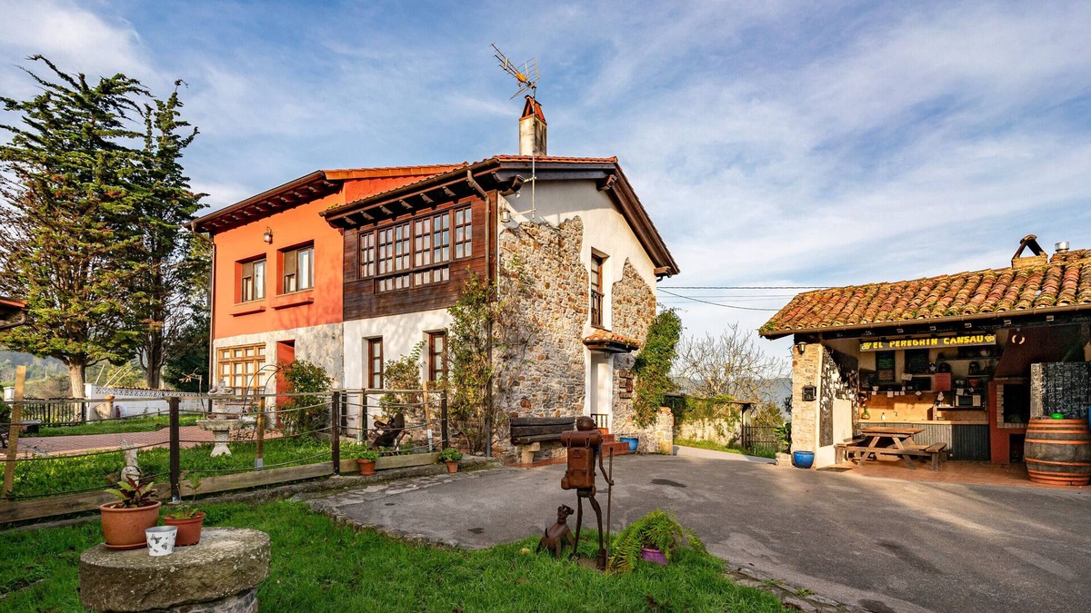 Tornon House | Country House 'La Casina Del Fresnu' with Shared Garden, Balcony and Wi-Fi