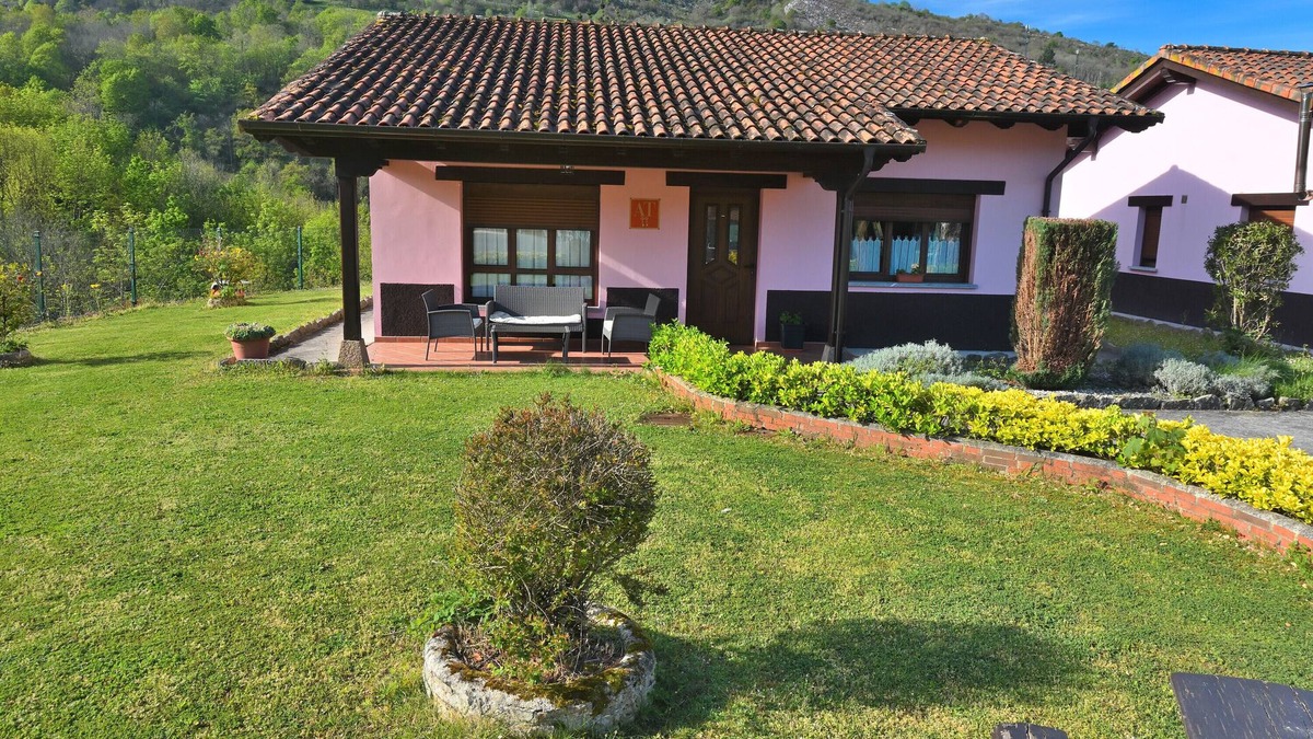 Avin Apartment | Country House 'La Casina' with Mountain View, Private Terrace and Wi-Fi