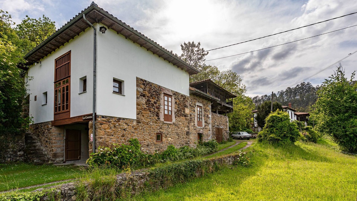 Pravia House | Country House 'La Casona 1' with Mountain View, Private Terrace and Wi-Fi