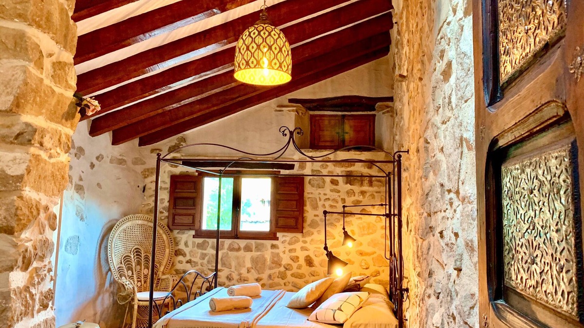 Olba House | Country House 'La Casuca' with Mountain View, Private Terrace and Wi-Fi