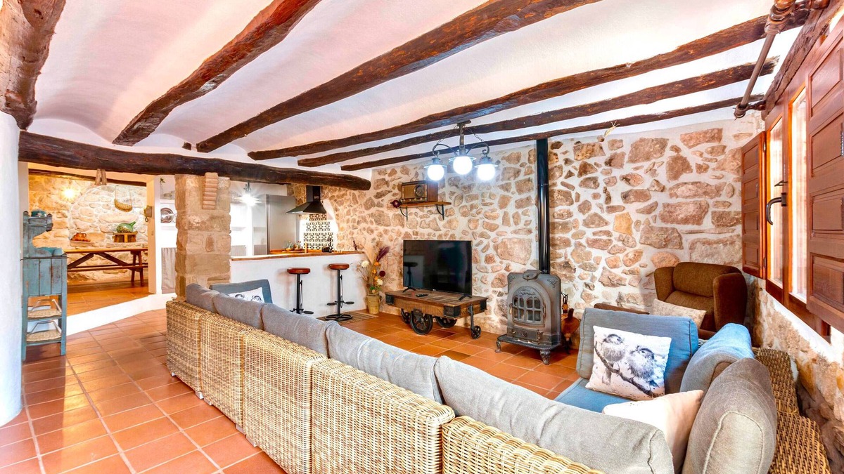 Olba House | Country House 'La Casuna' with Mountain View, Private Terrace and Wi-Fi