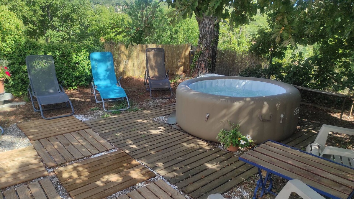 La Verdiere House | Country house "LA CHARRUE BLEUE" in the peaceful VERDON park