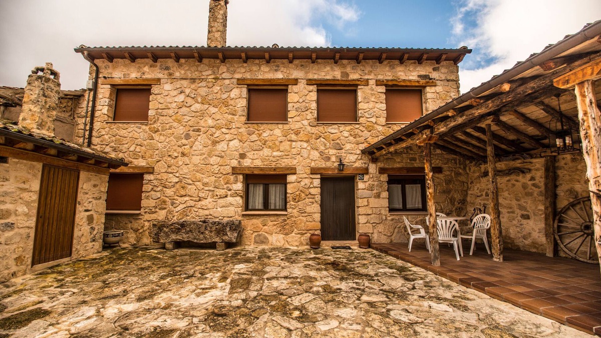 Duruelo House | Country House 'La Escondida' with Private Terrace and Wi-Fi