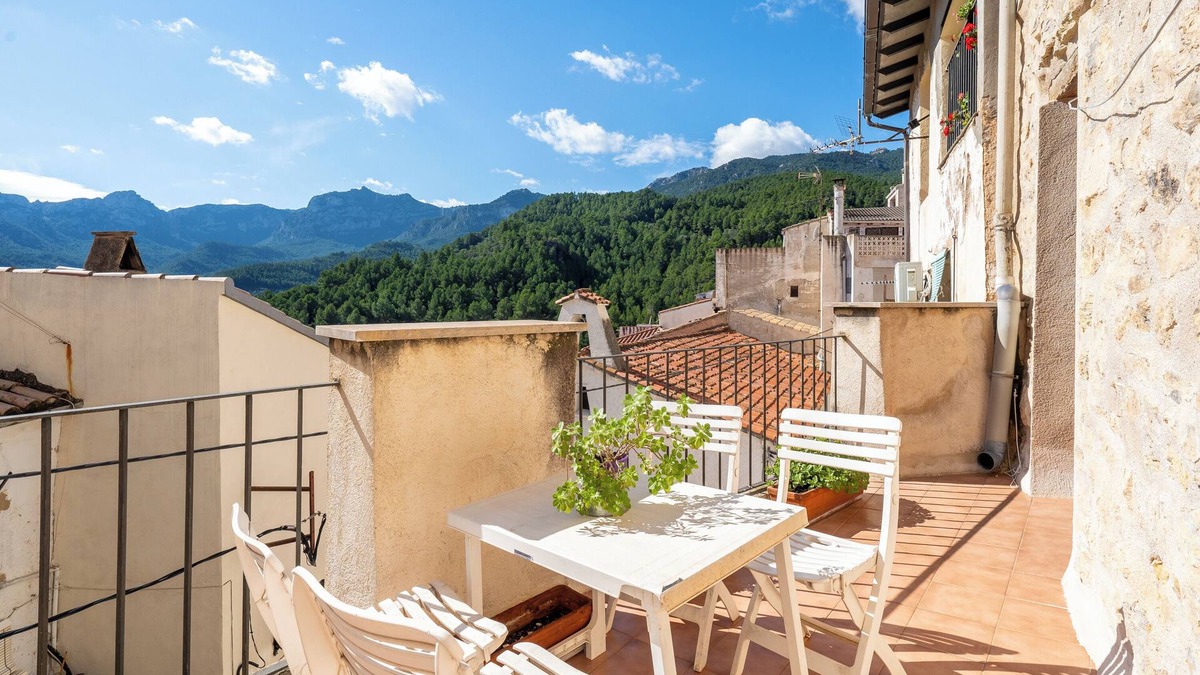 Pauls House | Country House 'La Germandat' with Mountain View and Private Terrace