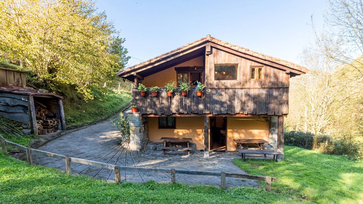 Soba House | Country House 'La Hirriria' with Mountain View, Private Terrace and Private Garden