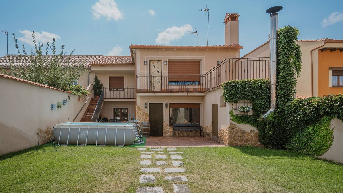 Nieva House | Country House 'La Isa' with Private Pool, Private Terrace and Wi-Fi