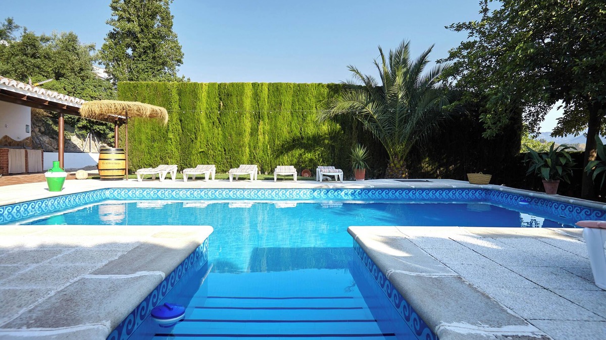 Cambil House | Country House 'La Loma Alta 1' with Mountain View, Wi-Fi and Air Conditioning