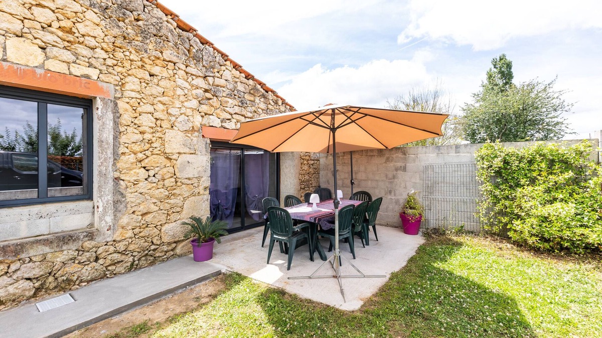 Ladaux House | Country House 'Le Gite' with Private Terrace, Private Garden and Wi-Fi