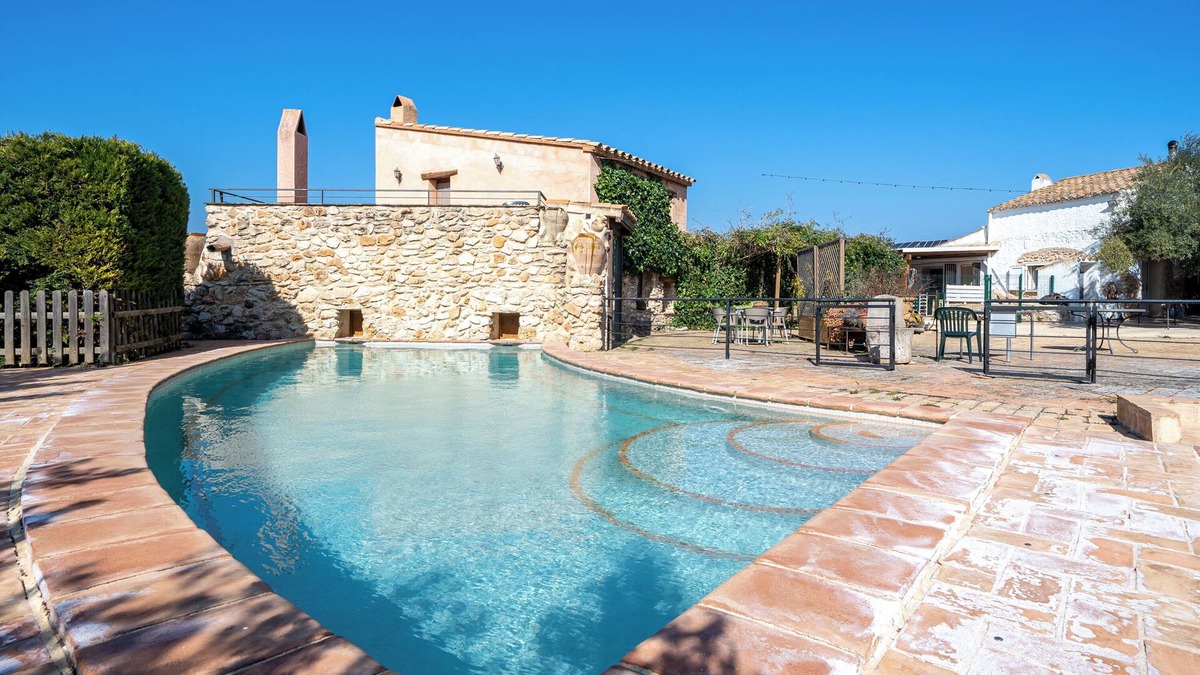 El Perello Villa | Country House "Lo Paller" with Mountain View, Shared Pool & Wi-Fi