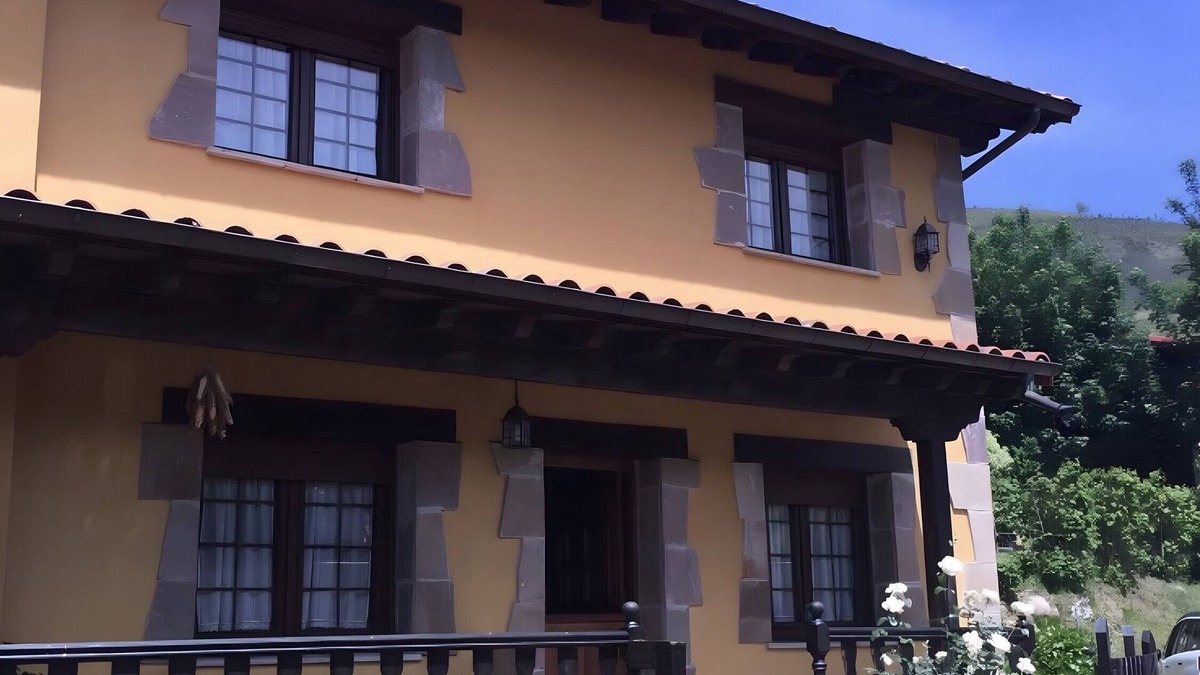 Celucos House | Country House 'Los Avellanos 2' with Mountain View, Private Terrace and Private Garden