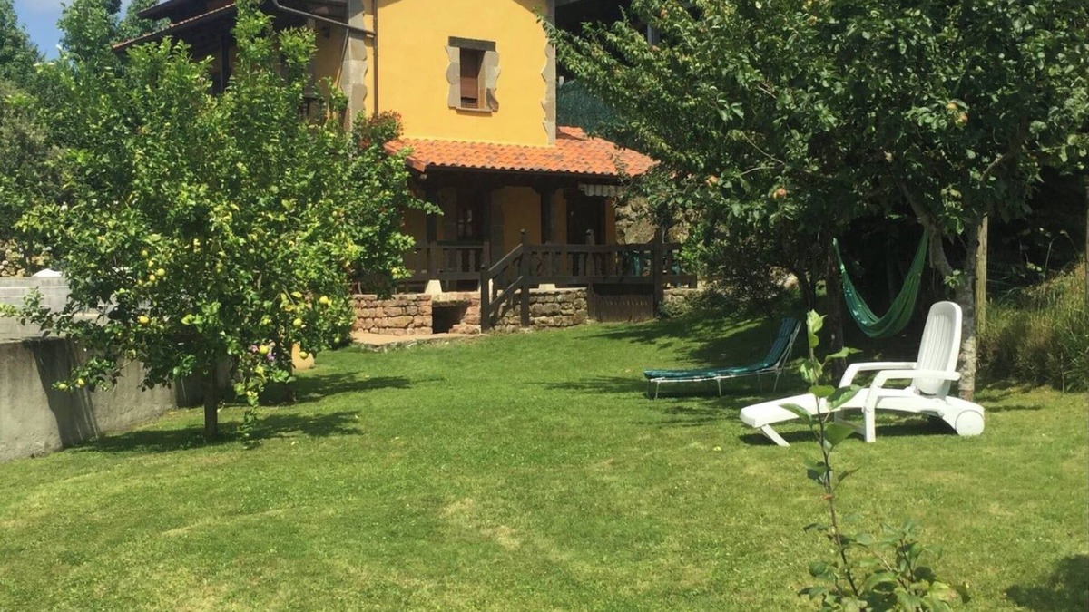 Celucos House | Country House 'Los Avellanos Casa 3' with Mountain View, Private Terrace and Private Garden