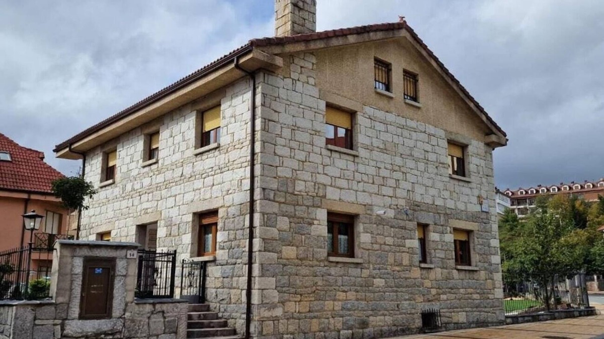 Riano House | Country House 'Los Kukos' with Lake View, Shared Terrace and Wi-Fi