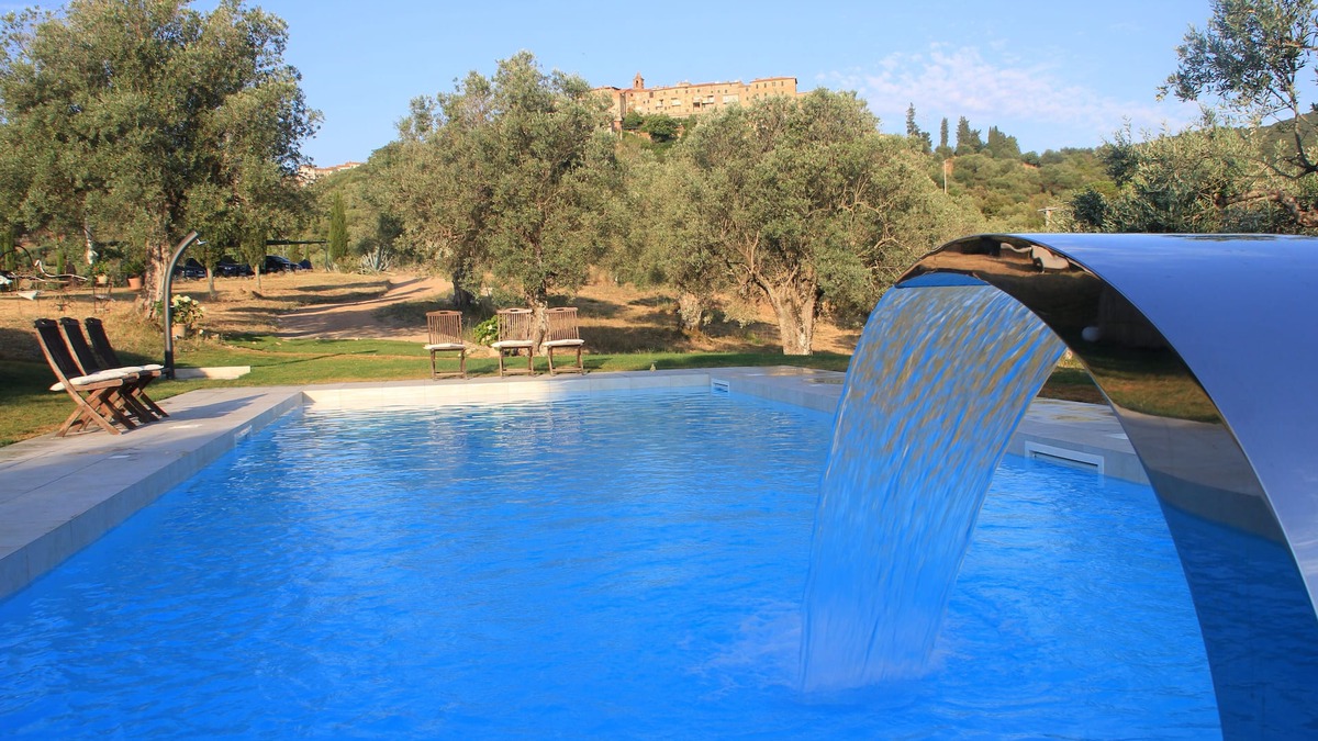 Caldana House | Country house, lovingly renovated in the middle of an olive grove with large panoramic pool