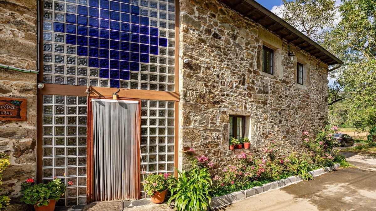Navelgas House | Country House 'Madreselva' with Mountain View, Private Pool and Wi-Fi