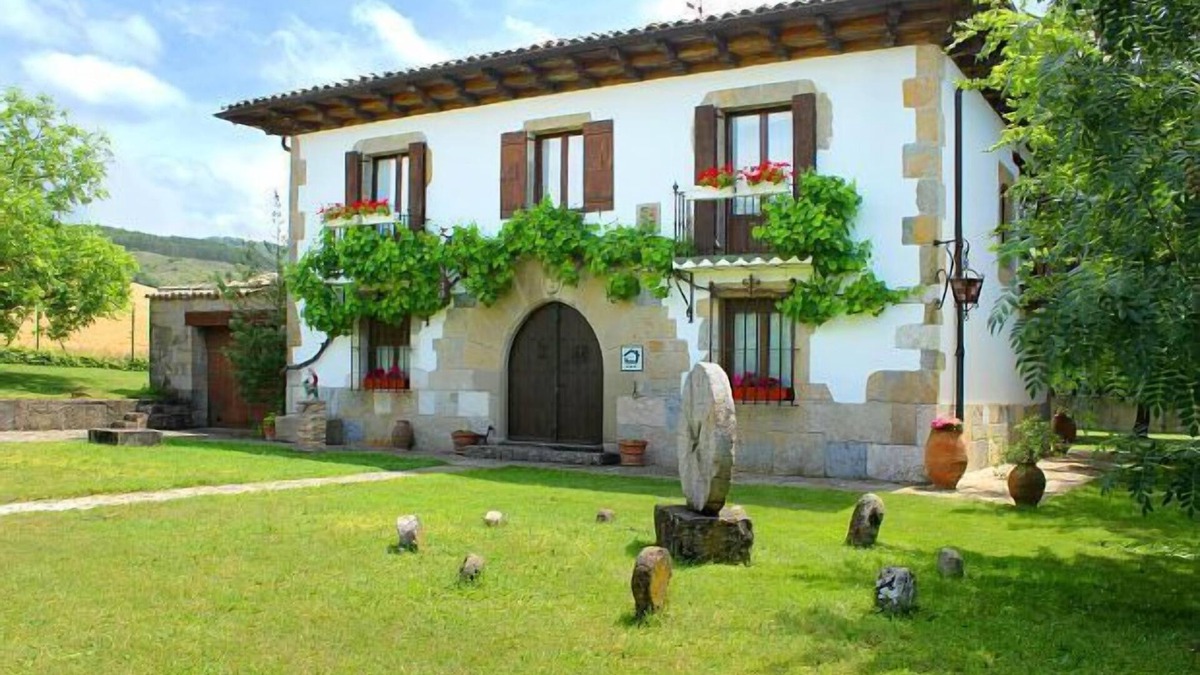 Egues Cottage | Country house Mertxenea with free WIFI and barbecue