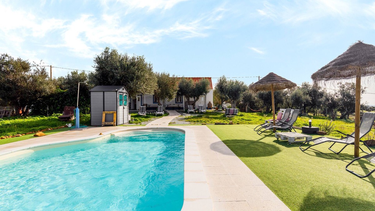 Santiago do Escoural Villa | Country House 'Monte Da Masmorra De Baixo' with Private Pool, Garden and Wi-Fi
