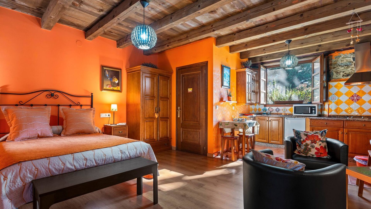 Vilaframil House | Country House 'Nogueira' with Mountain View, Private Terrace and Wi-Fi