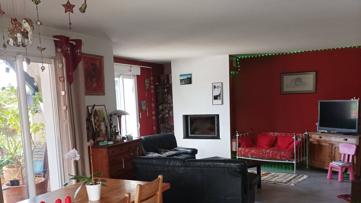 Morlaas House | Country house not overlooked close to amenities