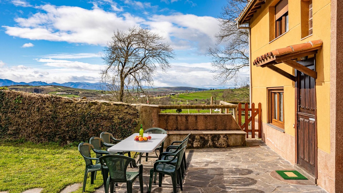 Salas House | Country House 'Nueva' with Mountain View, Private Terrace and Wi-Fi