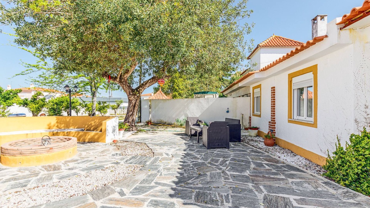 Sao Simao Villa | Country House "O Mundo Da Lua - Casa Este" with Shared Garden & Wi-Fi