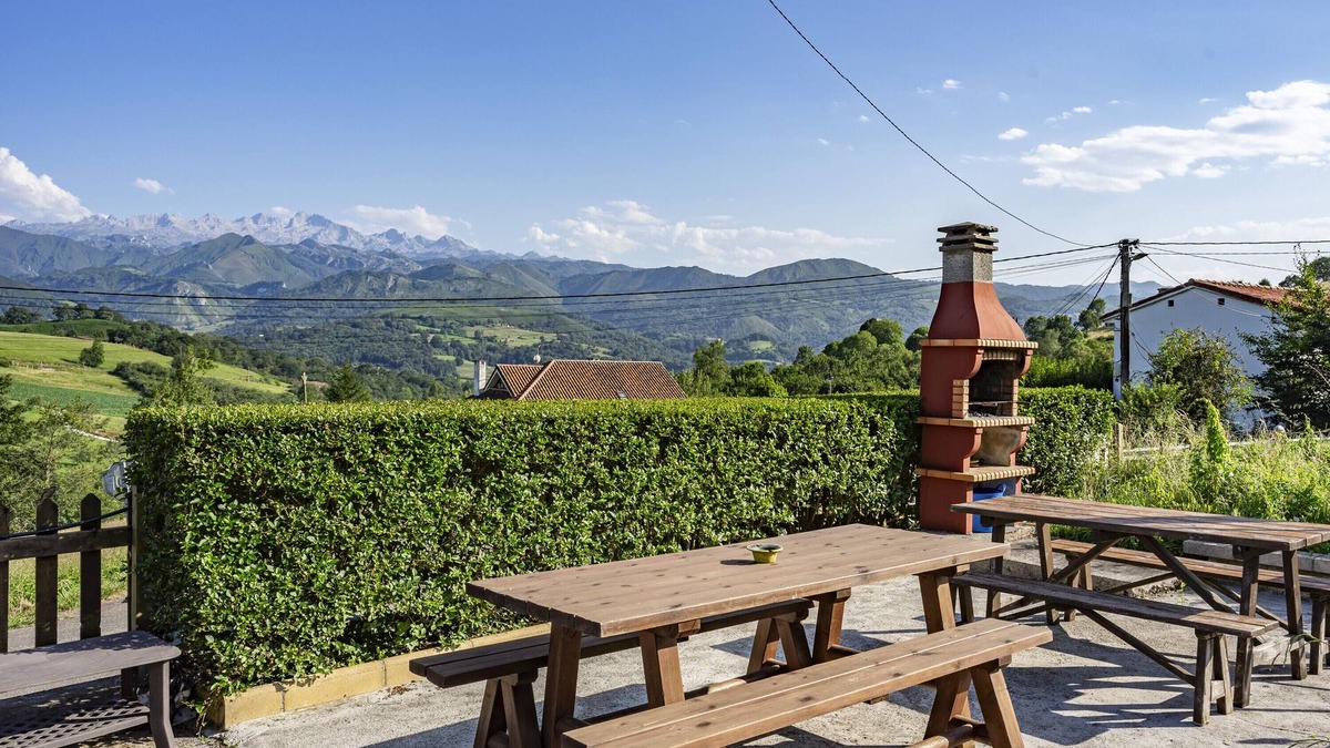 Llenin House | Country House 'Orandi' with Mountain View, Shared Garden and Wi-Fi