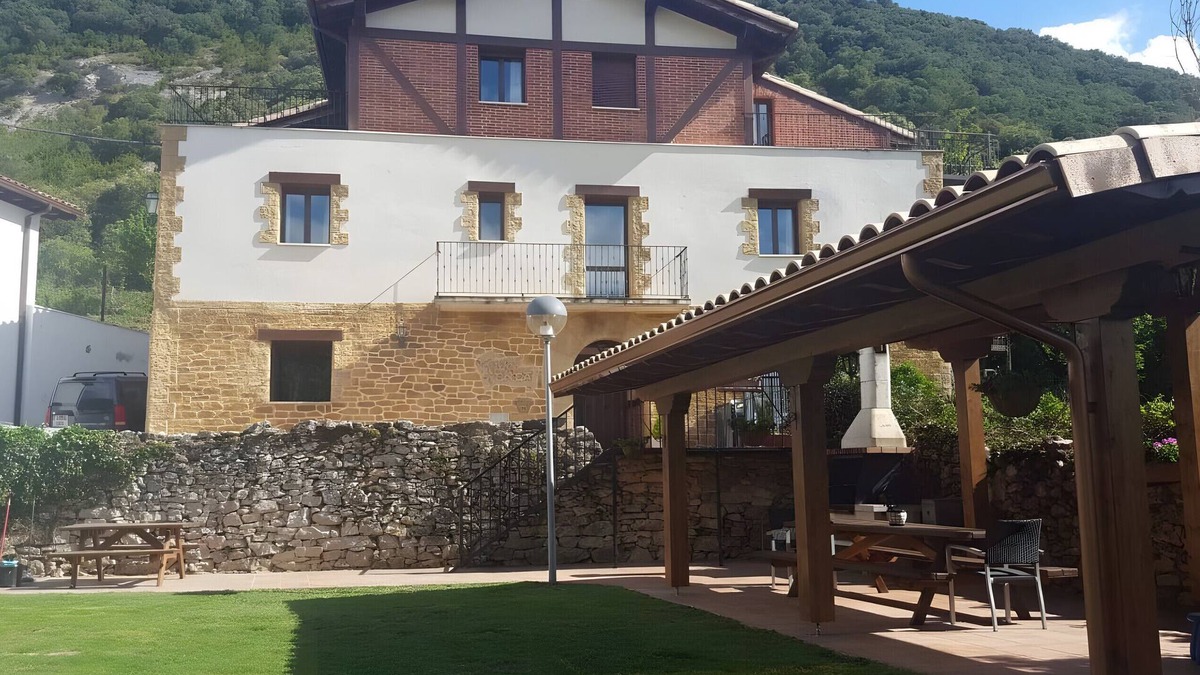 Lana House | Country House 'Pakienea' with Private Garden and Wi-Fi