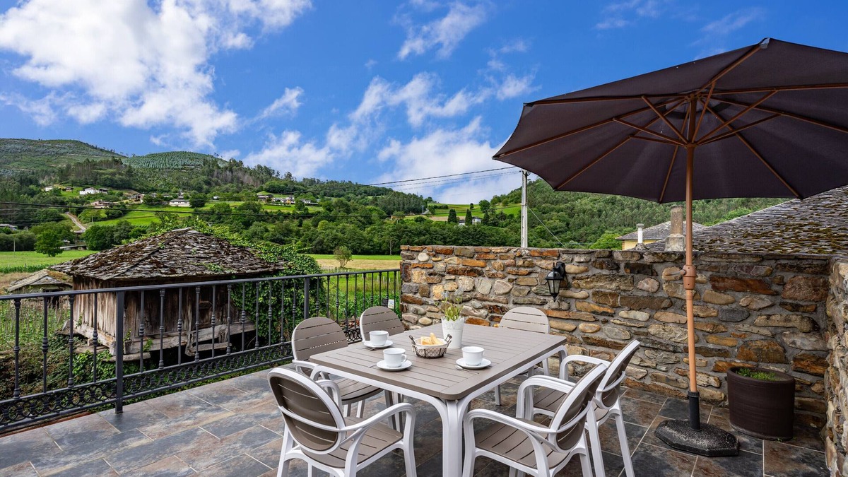 Bustiello de Paredes House | Country House 'Posada De Las Hoces - La Pradera' with Mountain View, Private Terrace and Wi-Fi