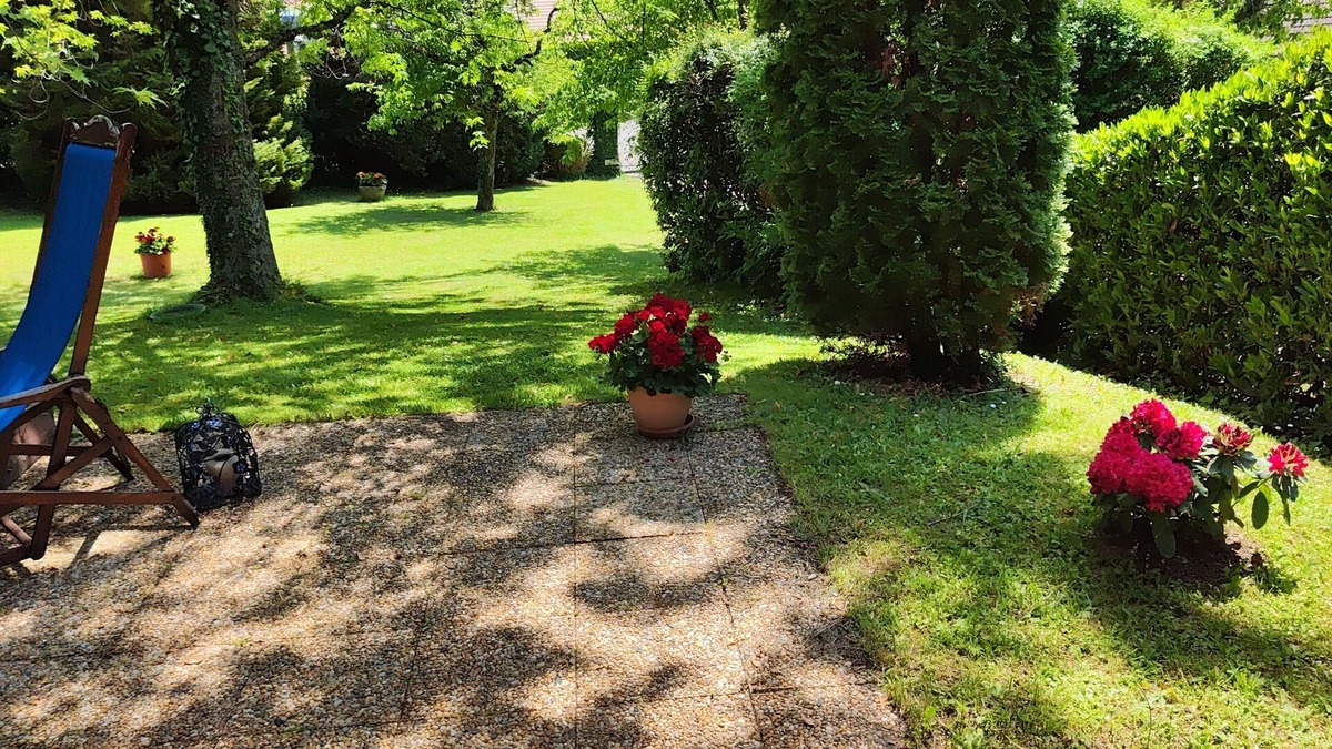 Reignier-Esery House | Country house, quiet and greenery, park 9000 M2 closed