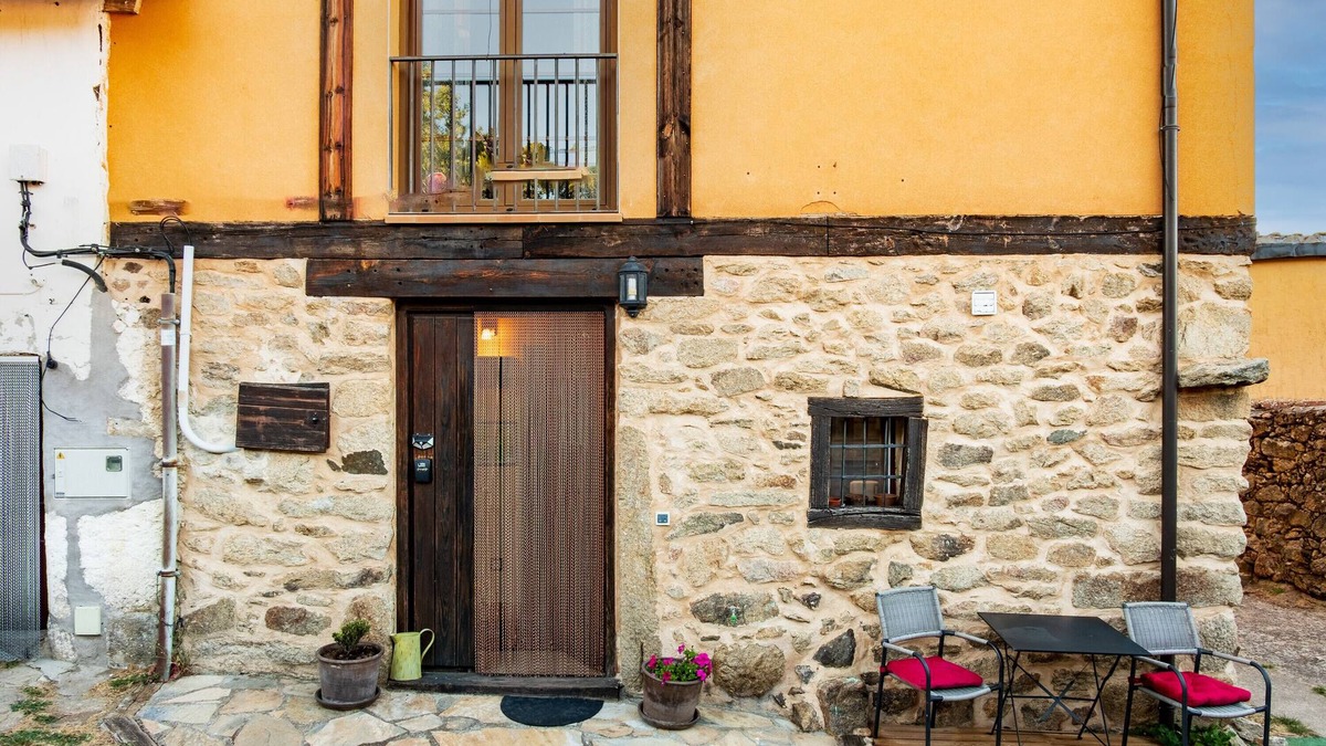 Gilgarcia House | Country House 'Quimera' with Mountain Views, Balcony and Wi-Fi