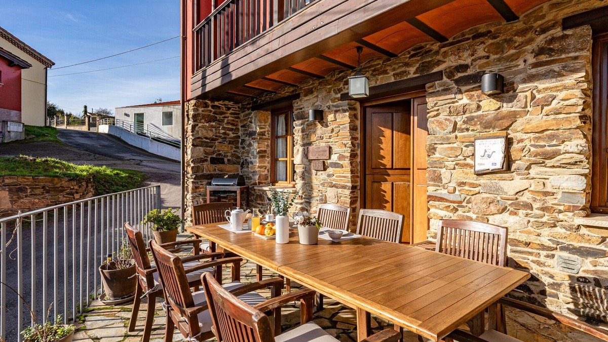 Aronces House | Country House 'Quintana' with Mountain View, Private Terrace and Wi-Fi