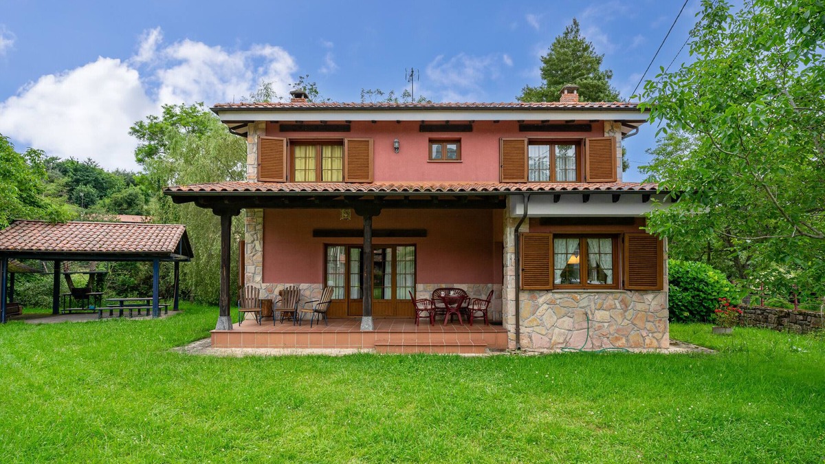 La Riera House | Country House 'Sildavia' with Mountain View, Private Terrace and Wi-Fi