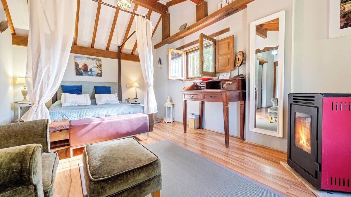 Camarles House | Country House 'Suite Premium En La Naturaleza' with Mountain View, Shared Pool and Wi-Fi
