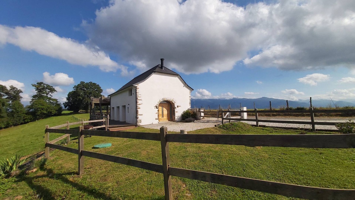 Lasseube Other | Country house surrounded by animals facing the Pyrenees for 4 people