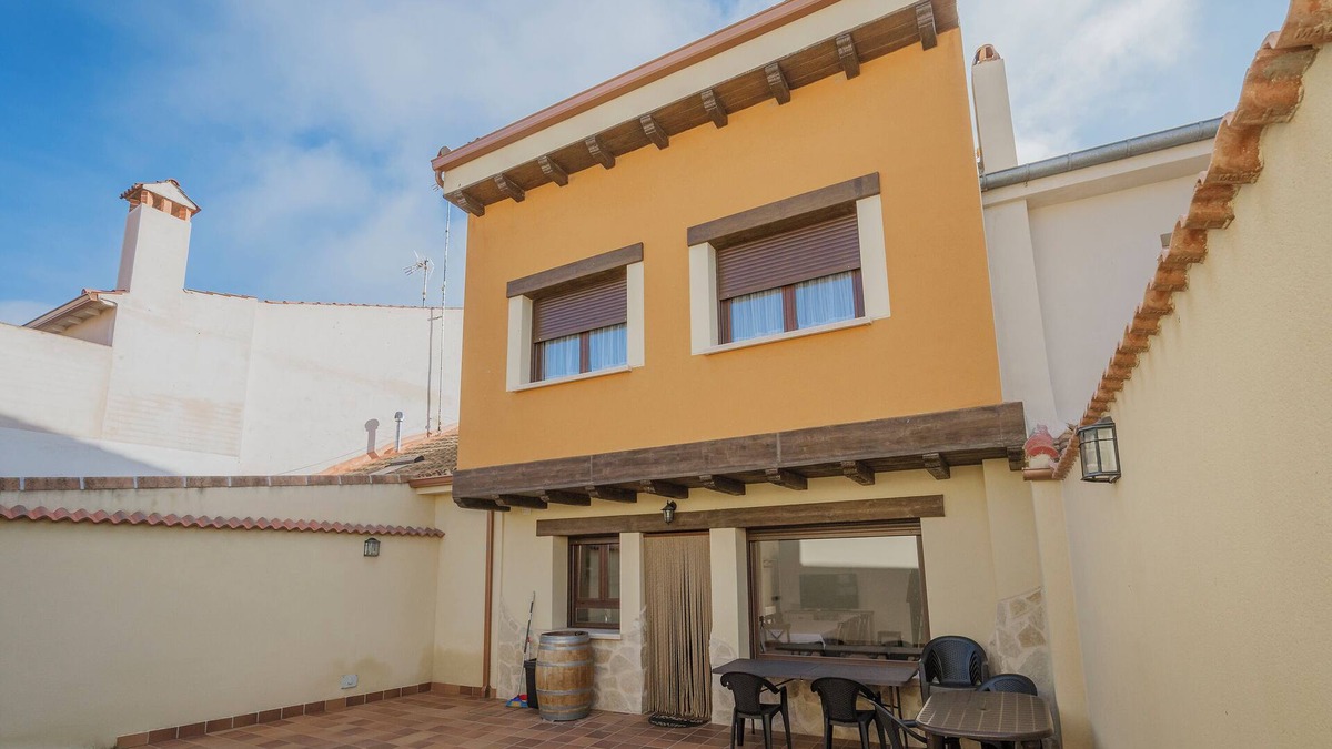 Nieva House | Country House 'Tradicion Rural El Tio Ricardo' with Private Pool, Private Garden and Wi-Fi