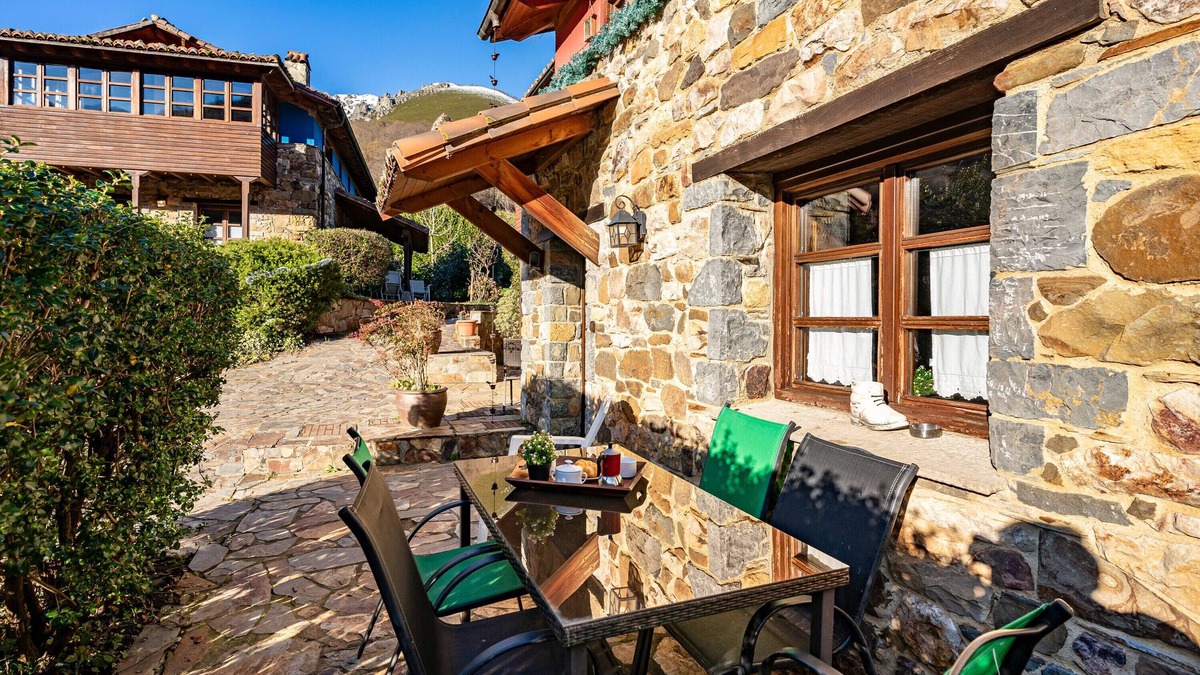 Ricabo House | Country House 'Valle De Bueida El Grillo' with Mountain Views, Private Terrace and Wi-Fi