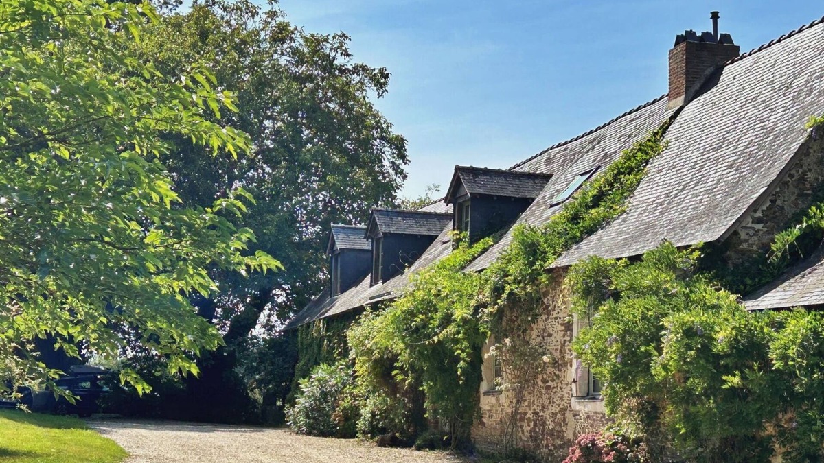 Laigne Cottage | Country house with outdoor games and fireplace, 4 bedrooms for 8 people