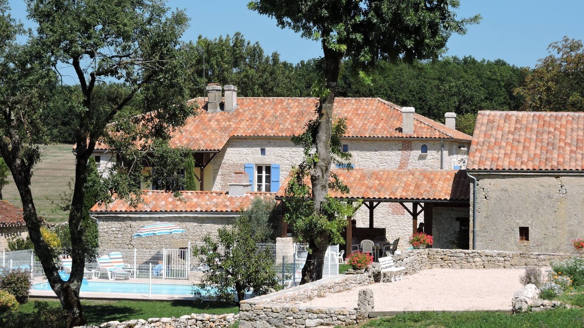 Mauroux House | Country house with heated pool.