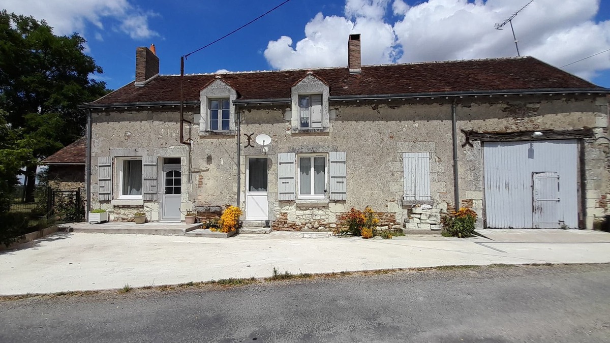 Preaux House | Country house with large fenced garden on terrace and kennel available