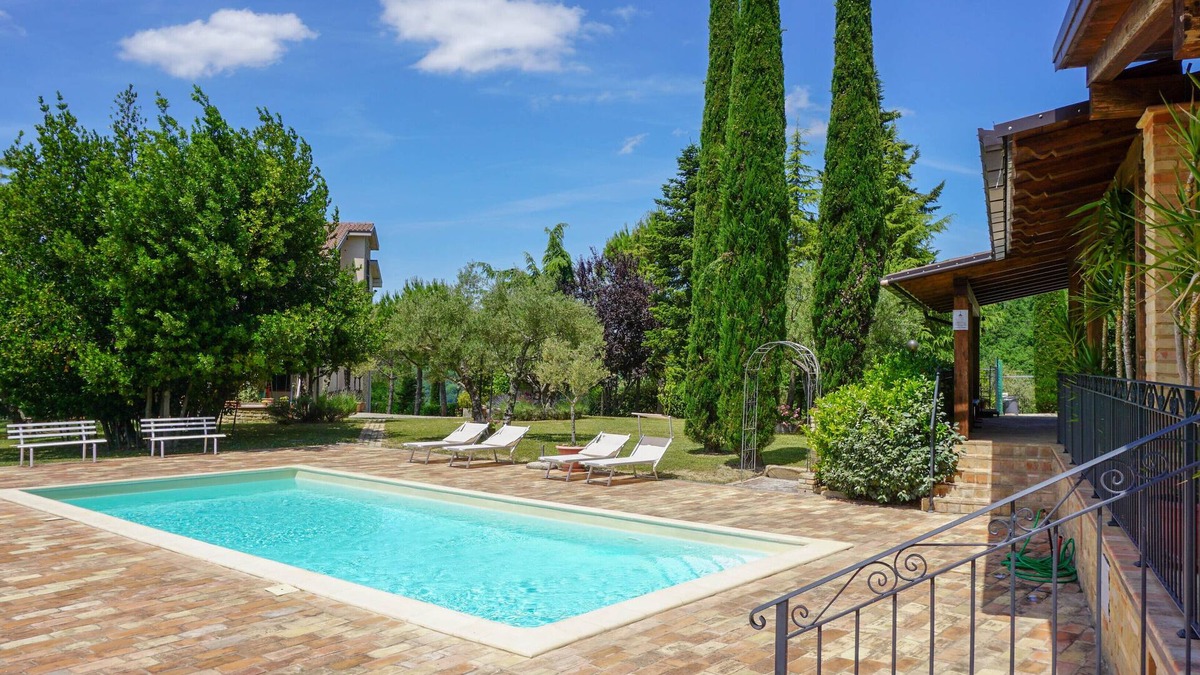 Tolentino Other | Country house with pool and superb views over Lake