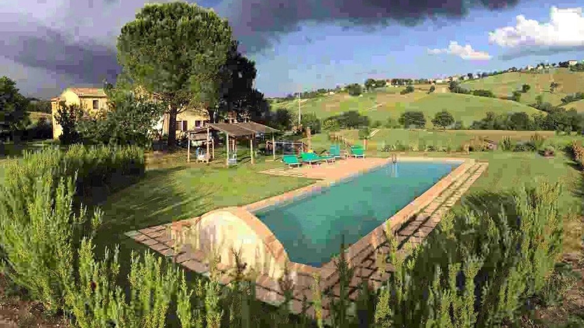 Loro Piceno House | Country house with pool and garden